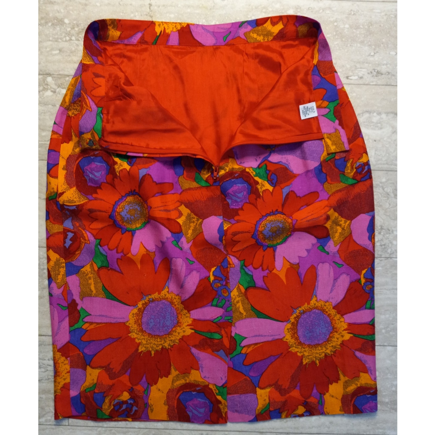 Vtg Silk Red Pink Floral Zipper Back Pencil Skirt Size 6 — image 2 of 3